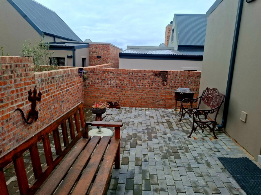 2 Bedroom Property for Sale in Hartenbos Central Western Cape